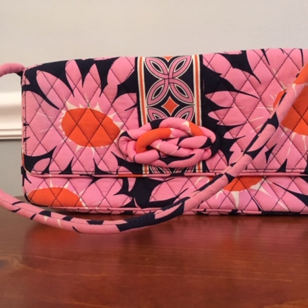 EUC Vera Bradley Loves Me... Knot Just a Clutch